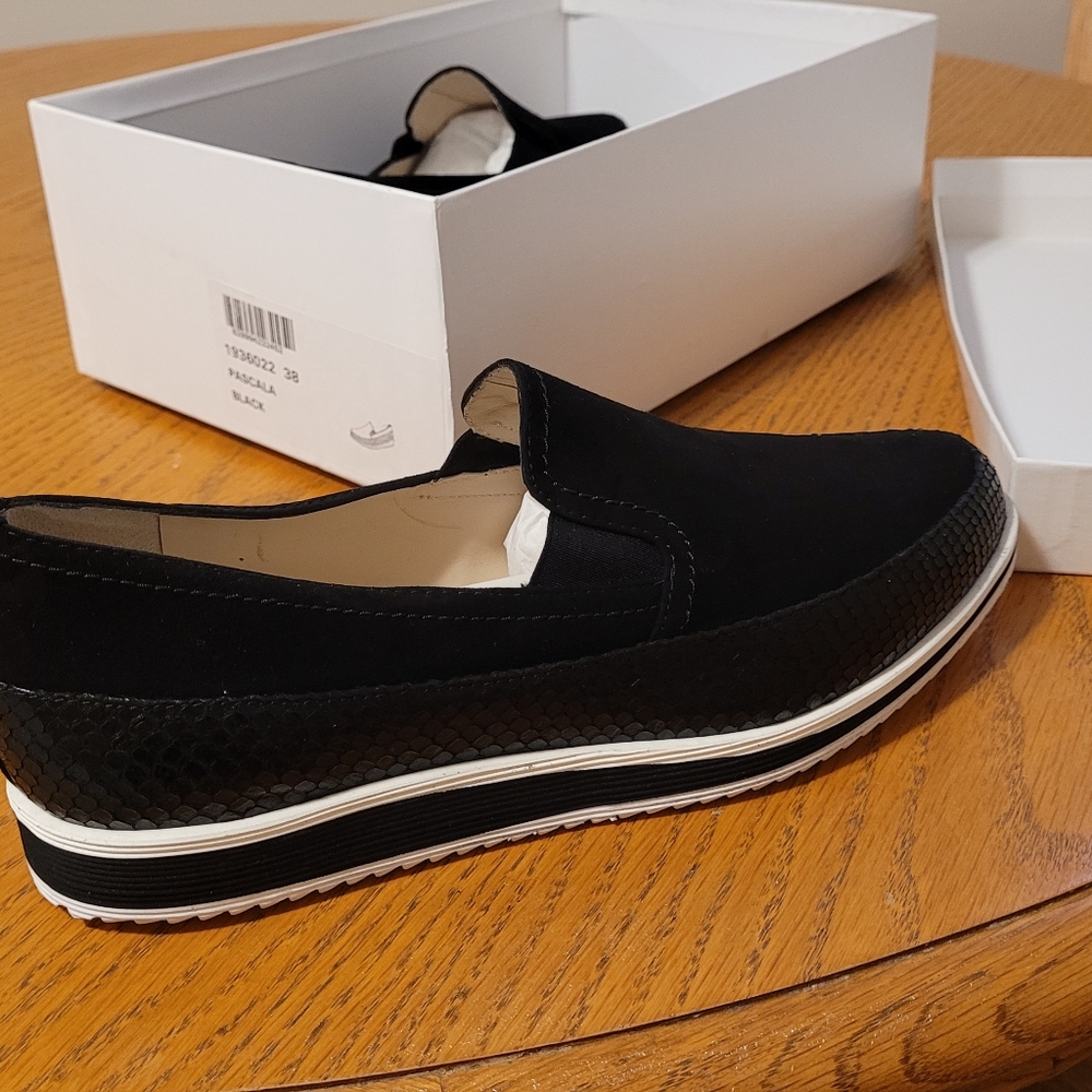La Canadienne Black Sneakers